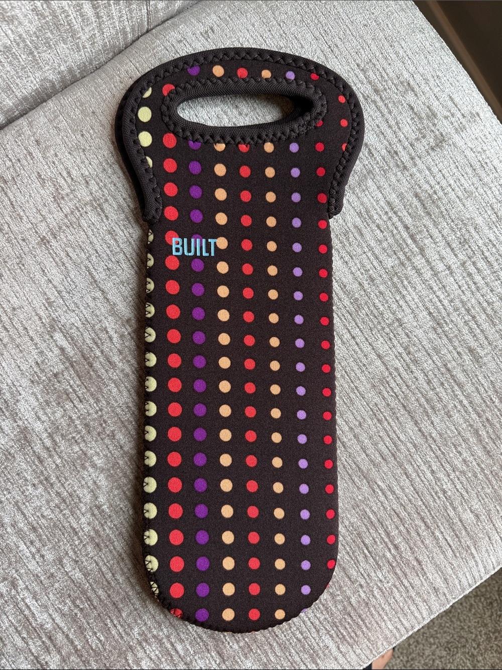 Built neoprene wine sleeve